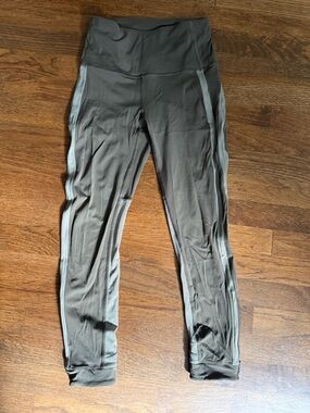 Lululemon Zip the Line leggings 23